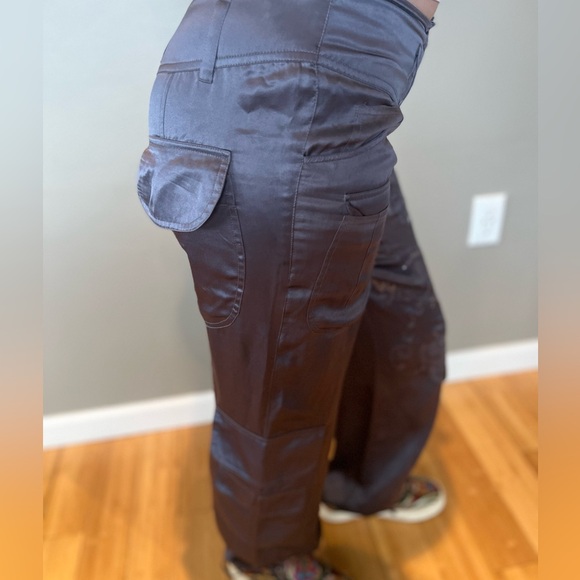 100% Silk Genie pants with Asian style embroidery - Picture 4 of 11